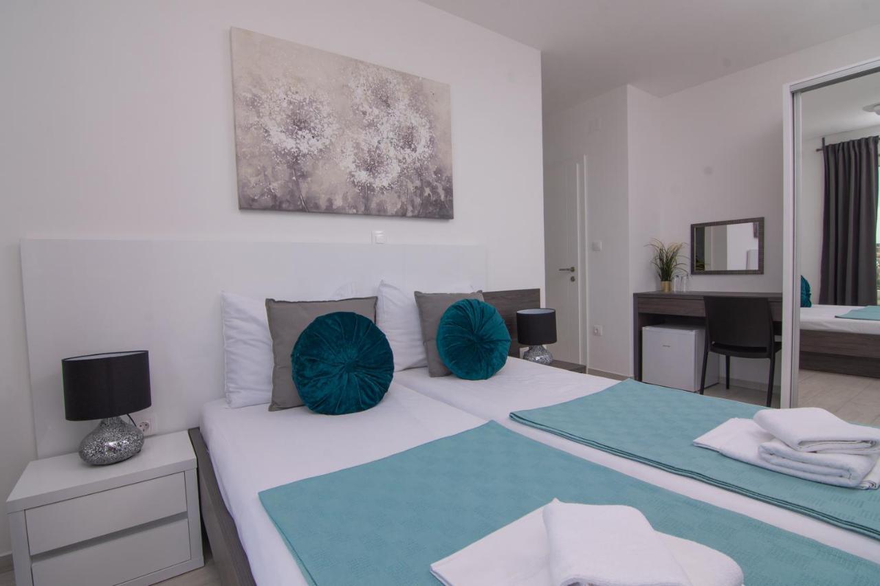 Apartments & Rooms Pool Villas Maris B Novalja Exterior foto